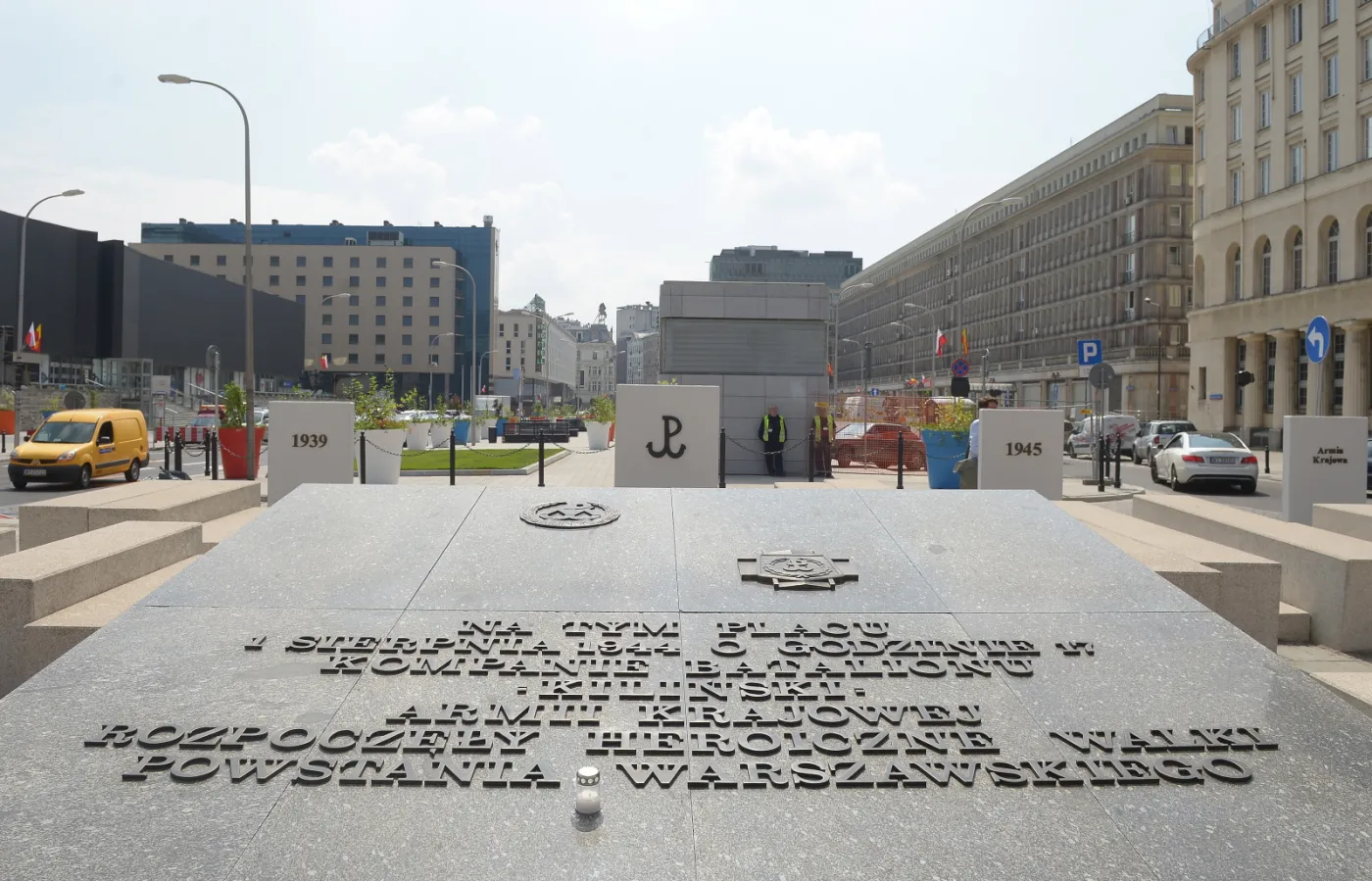 1873418-plac-powstancow-warszawy-po-remoncie.jpg