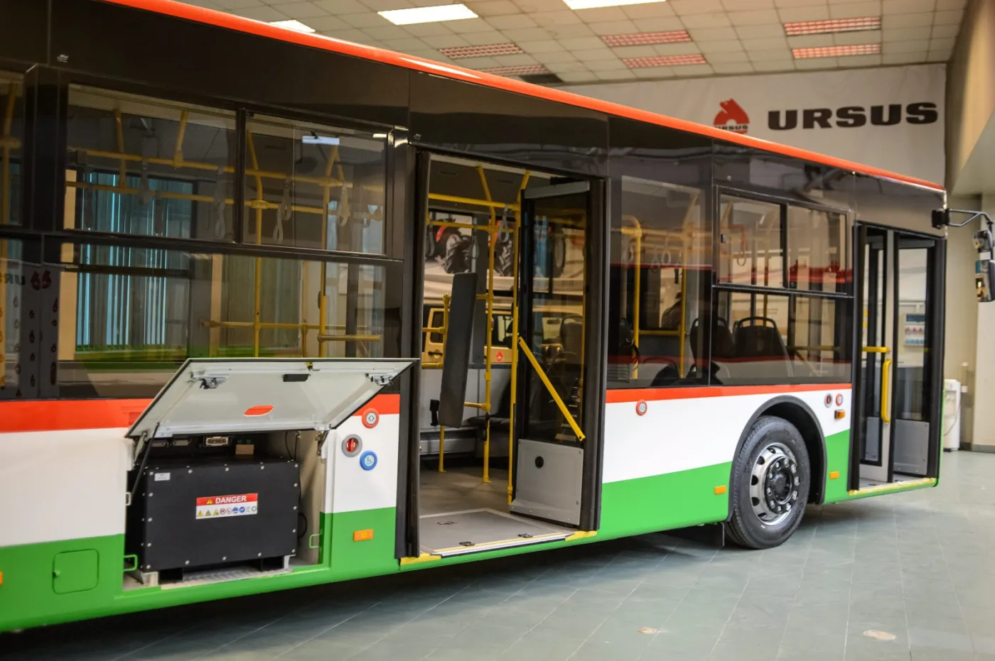 1988271-pierwszy-elektryczny-autobus-marki.jpg