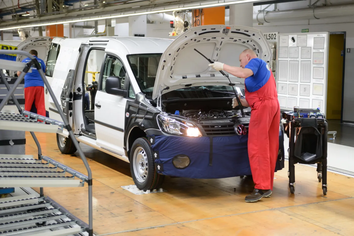 2071151-hale-produkcyjne-volkswagen-poznan.jpg