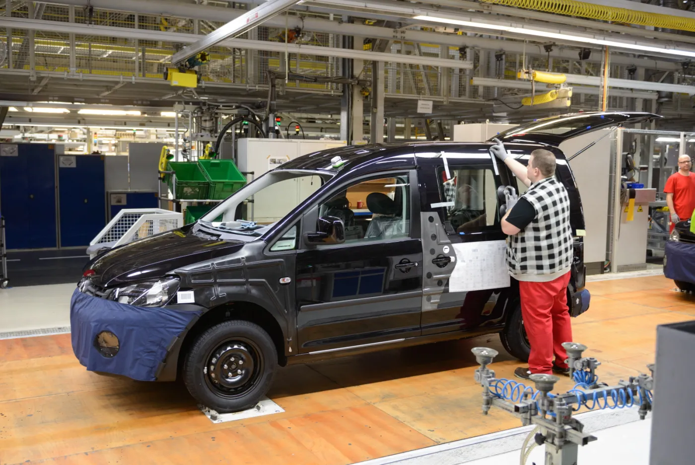 2071183-hale-produkcyjne-volkswagen-poznan.jpg