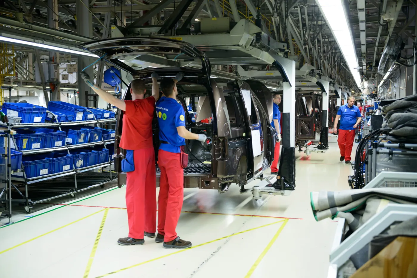 2071103-hale-produkcyjne-volkswagen-poznan.jpg