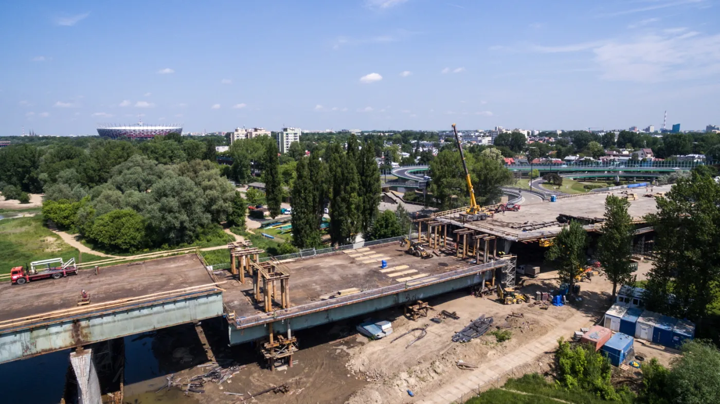 2201409-widok-z-lotu-ptaka-na-remont-mostu.jpg