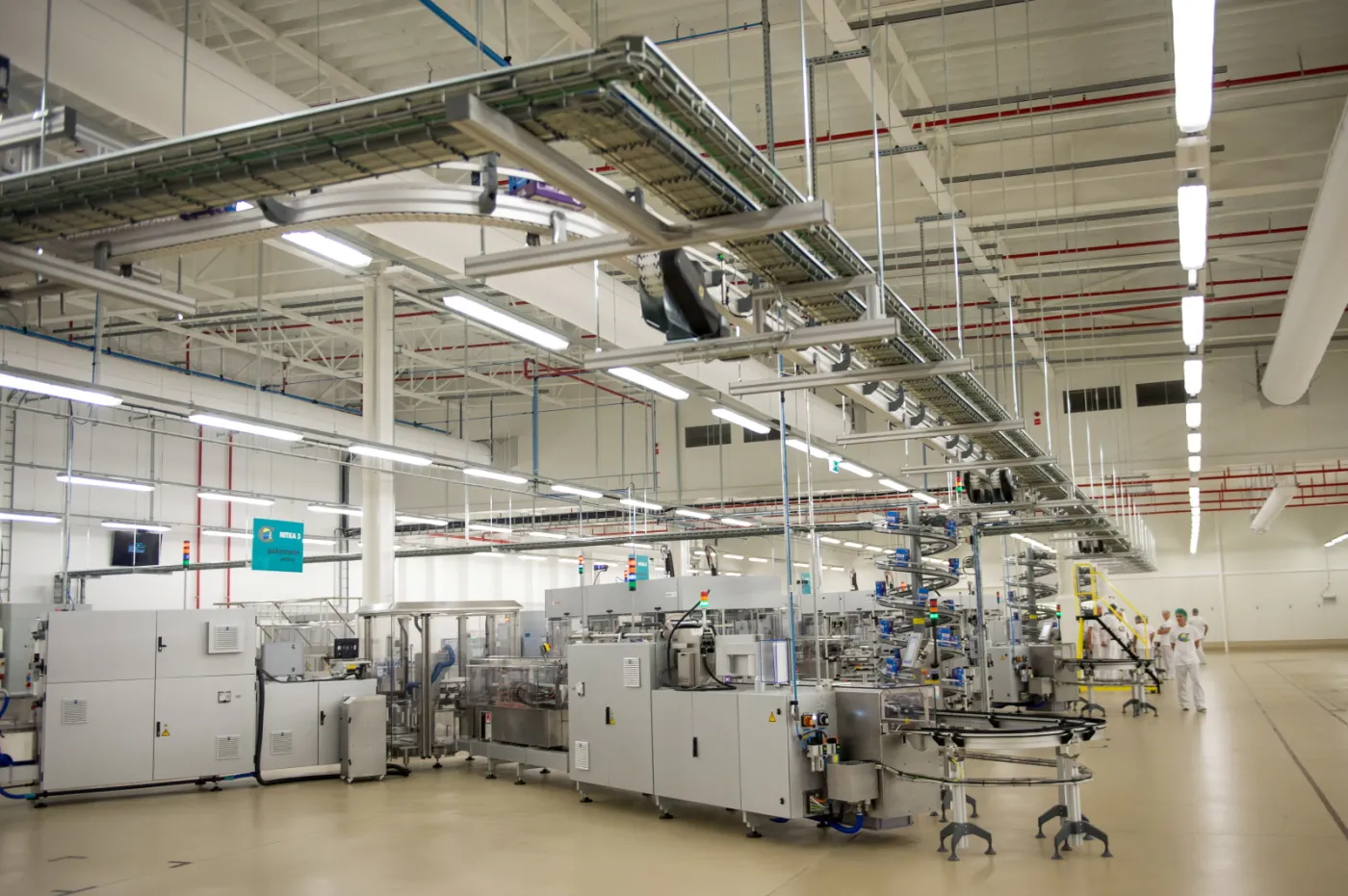 2295286-pierwsza-w-polsce-linia-produkcyjna.jpg