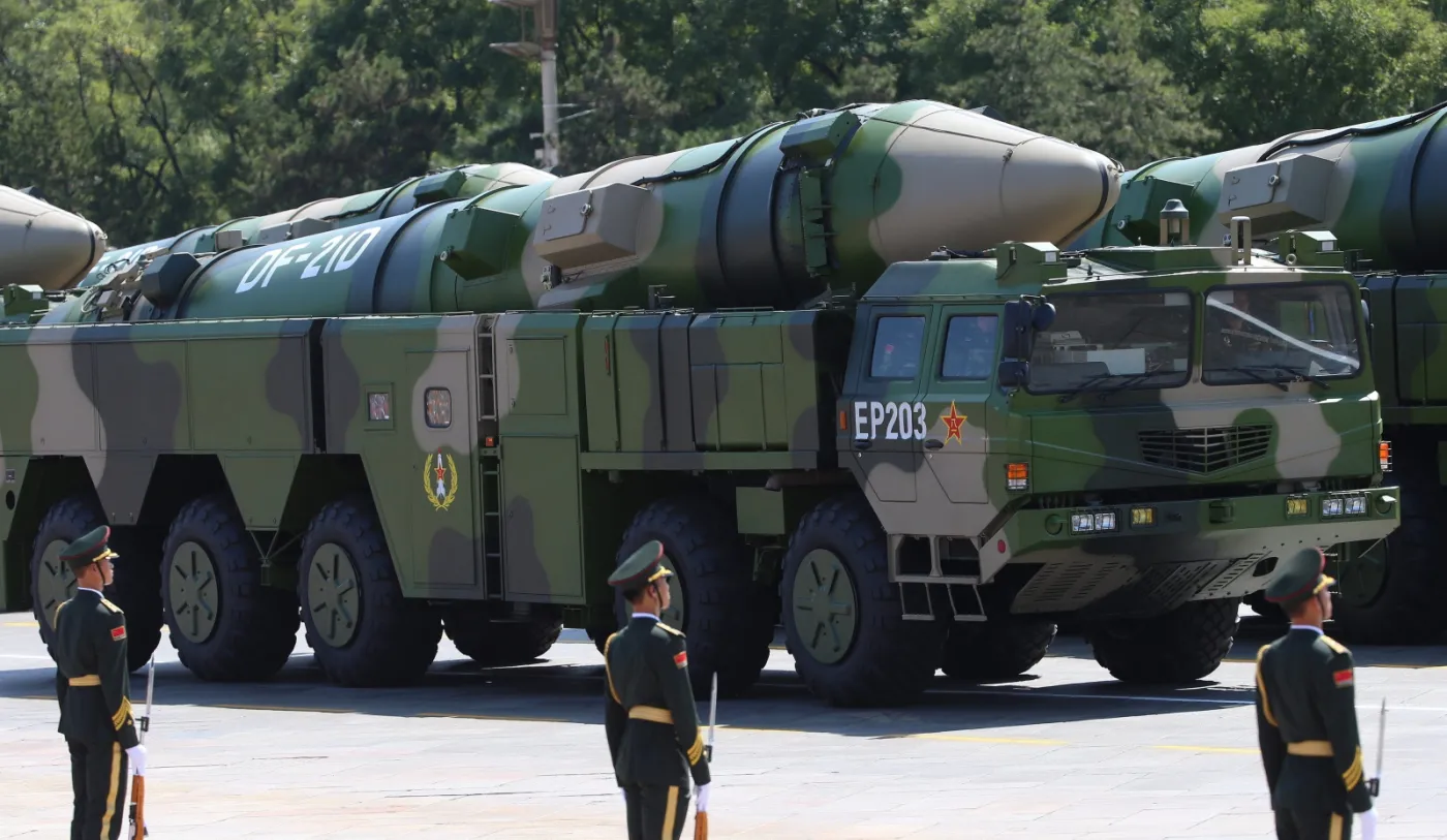 2296506-parada-wojskowa-w-pekinie-z-okazji.jpg