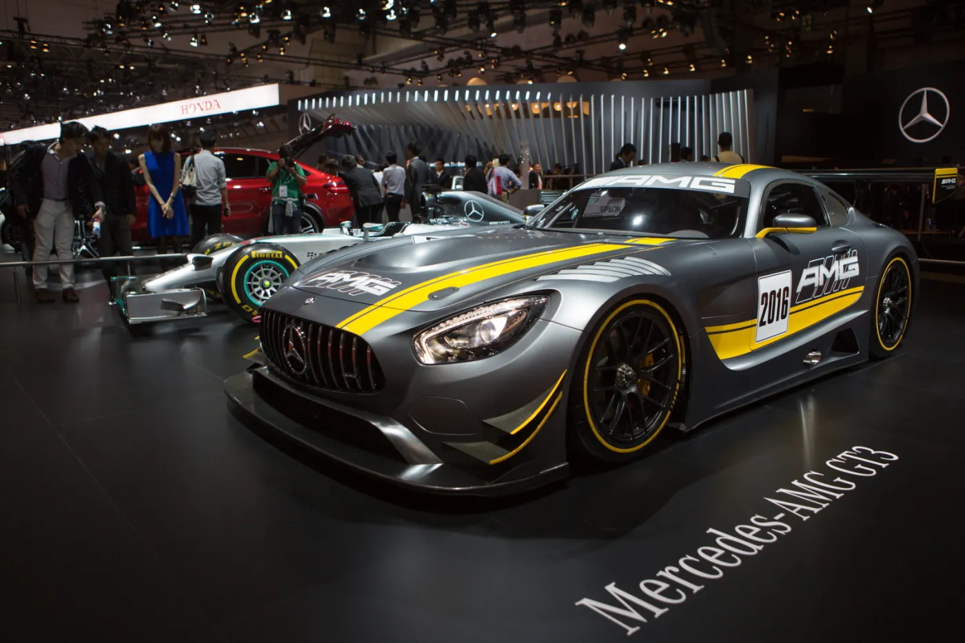 2358688-tokyo-motor-show-2015-mercedes-benz.jpg