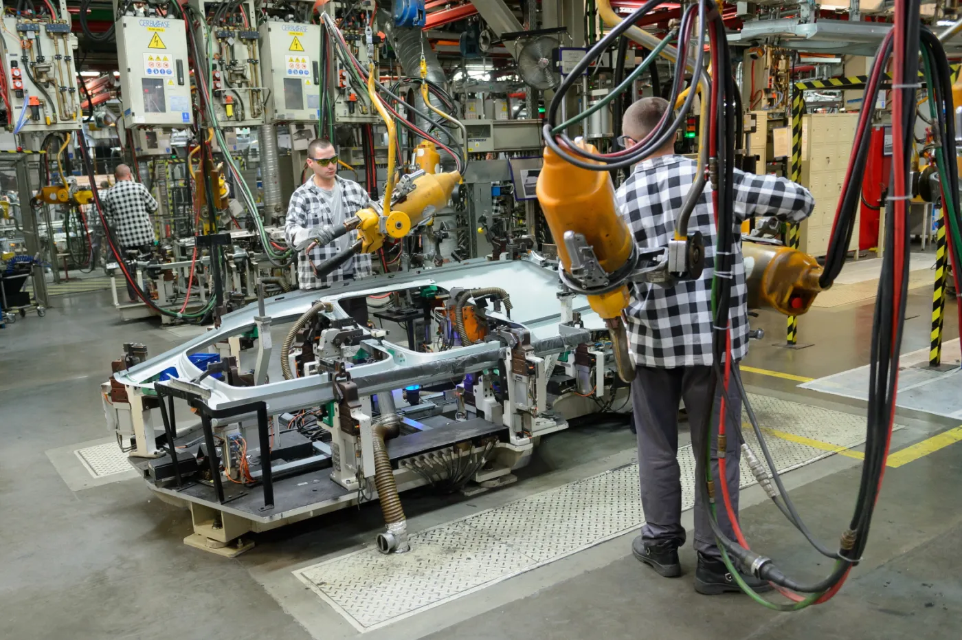 Koniec sielanki związków w Niemczech: wojna VW i Lufthansy z pracownikami