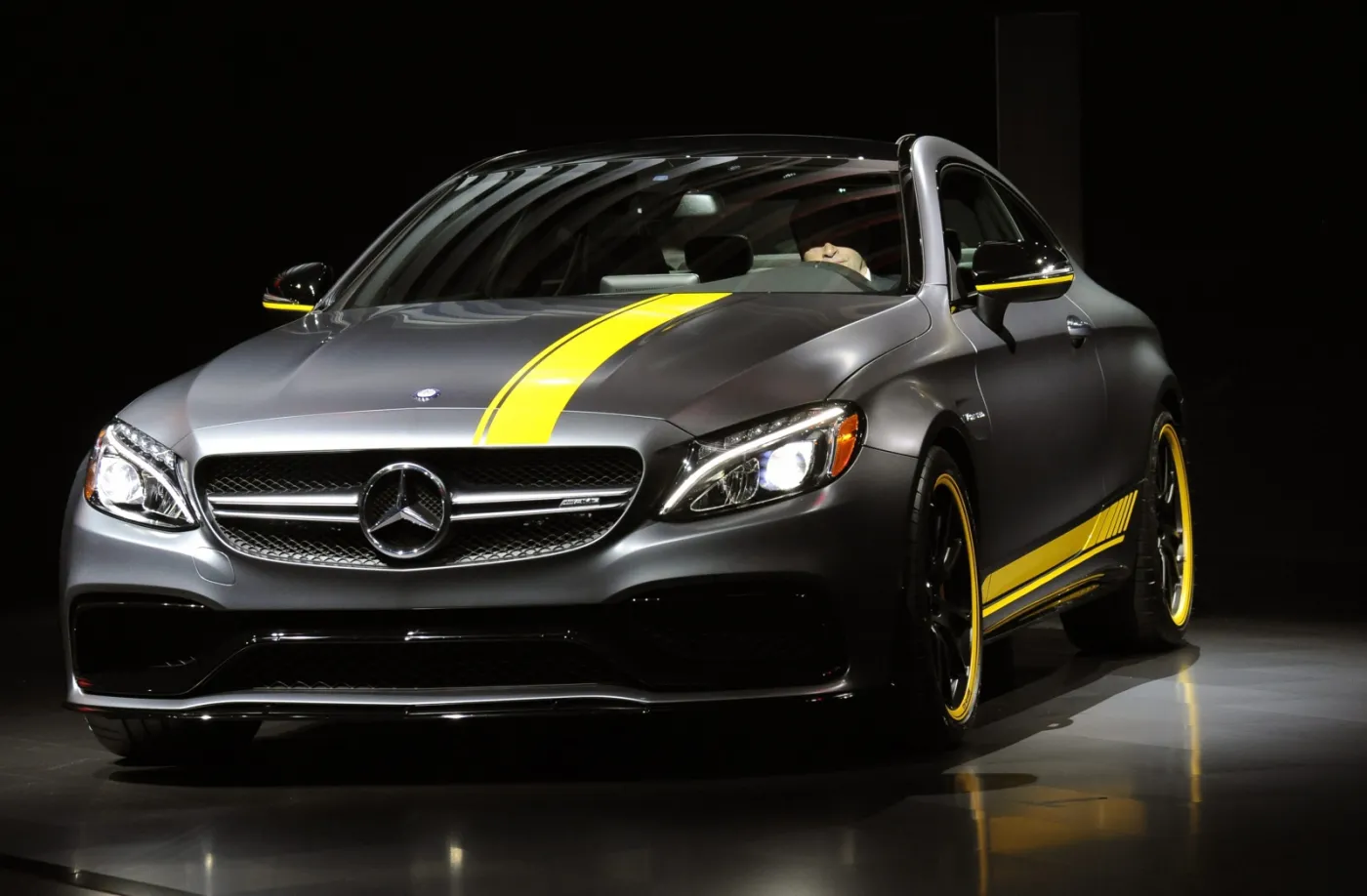 2380975-los-angeles-auto-show-mercedes-benz.jpg