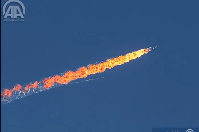 Turcy zestrzelili samolot wojskowy na granicy z Syrią. Rosjanie: to nasz myśliwiec [WIDEO]