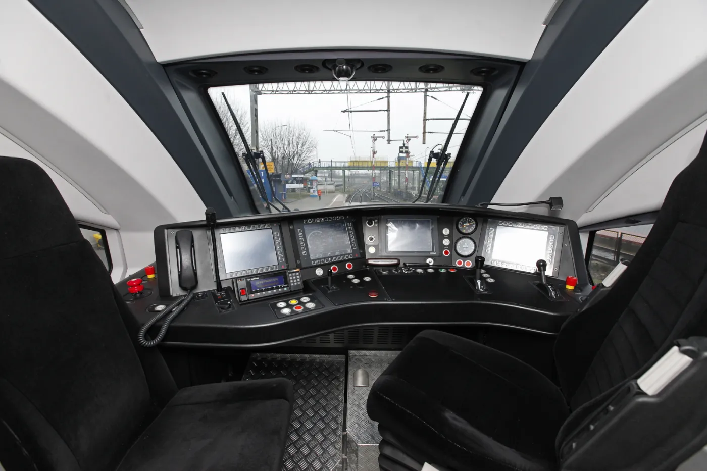 2408836-wyprodukowany-przez-pesa-bydgoszcz.jpg