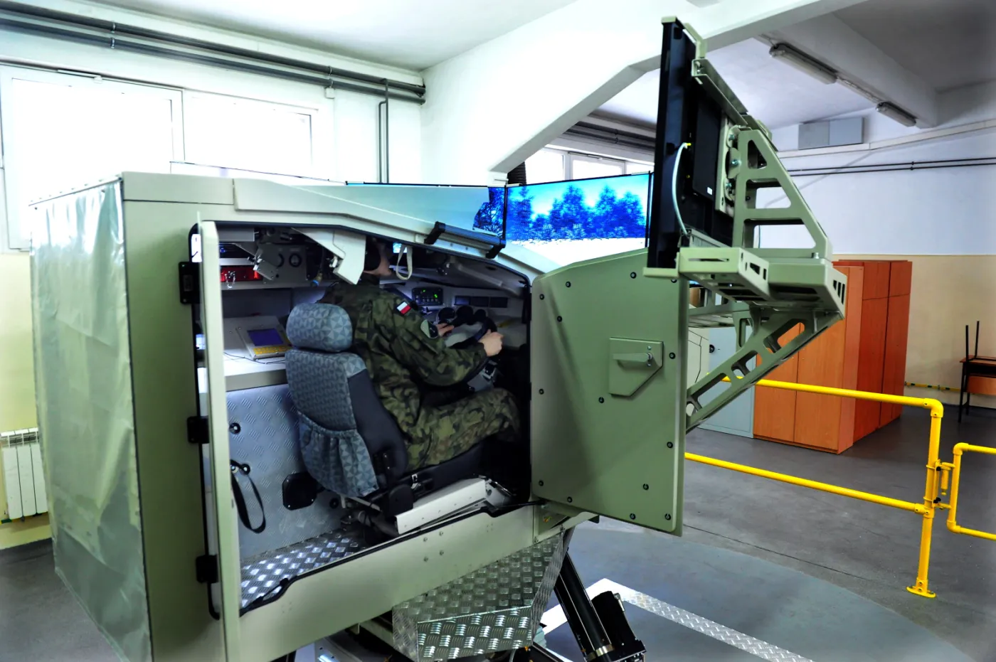 2436640-symulator-szkolno-treningowy-jaskier.jpg
