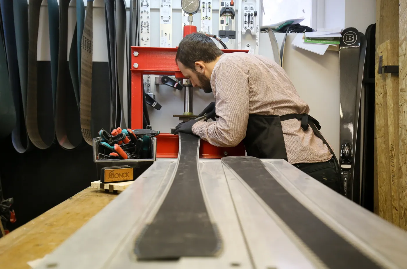 2449348-manufaktura-monck-custom-produkcja.jpg