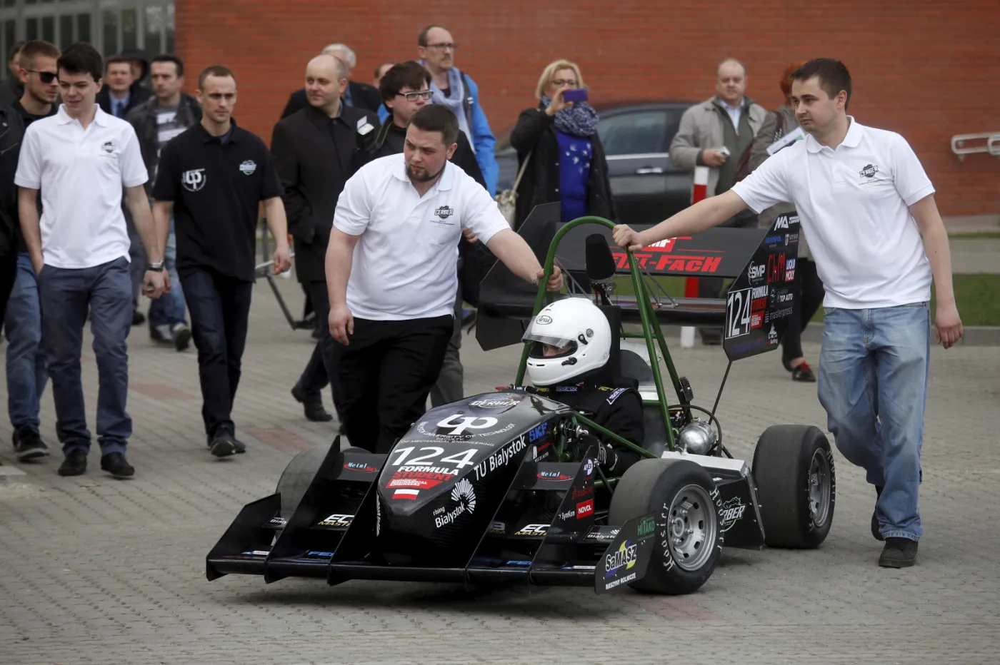 2524978-prezentacja-bolidu-cms-03-studentow.jpg