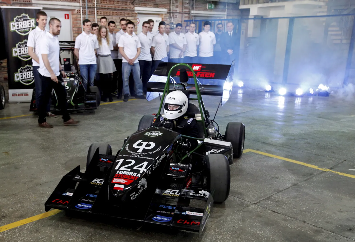 2524994-prezentacja-bolidu-cms-03-studentow.jpg