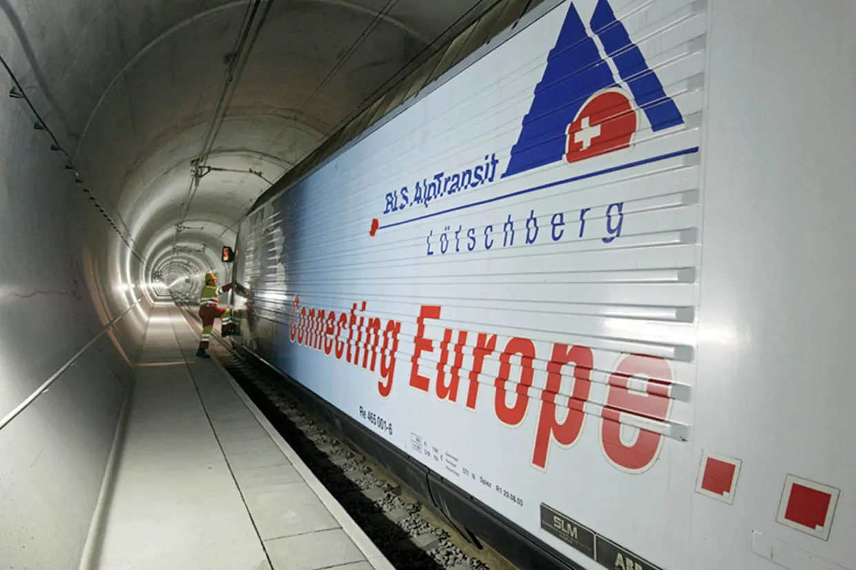 Testy pociągów towarowych w tunelu Gotarda
