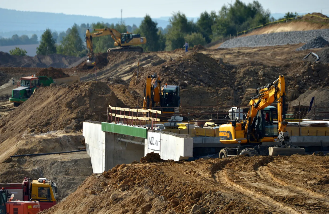 2677874-prace-na-budowie-drogi-ekspresowej.jpg