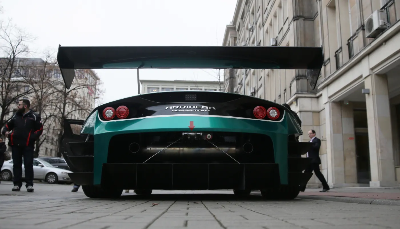 2738564-polski-samochod-wyscigowy-arrinera.jpg
