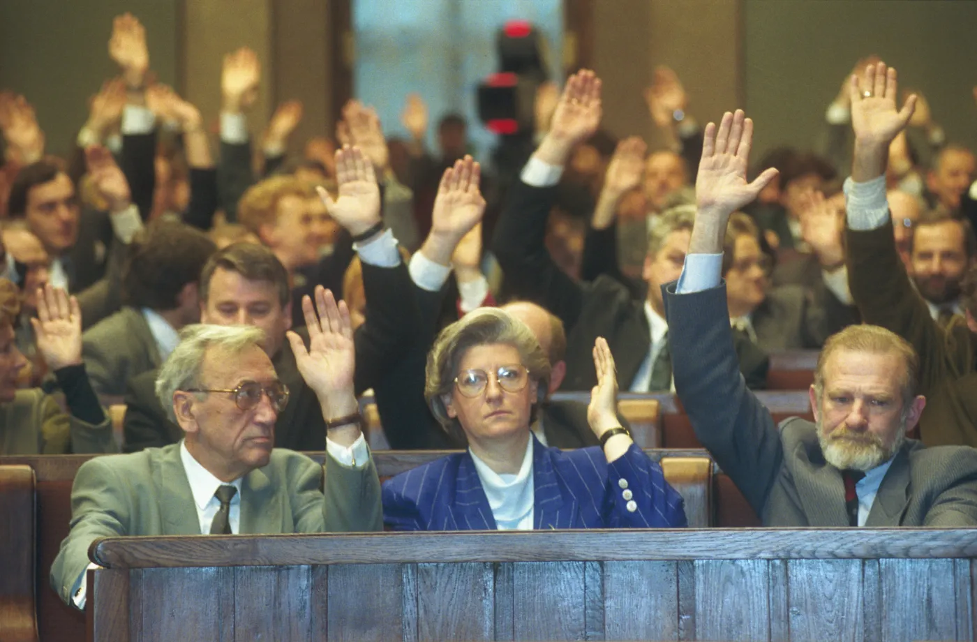 28.05.1993 - Wotum nieufności dla rządu Hanny Suchockiej