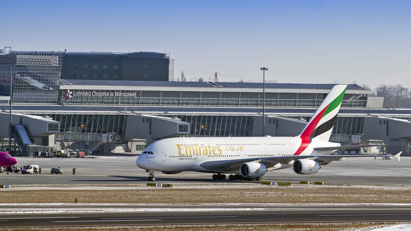 2818459-airbus-a380-na-warszawskim-lotnisku.jpg