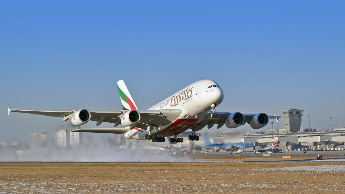 2818507-airbus-a380-na-warszawskim-lotnisku.jpg