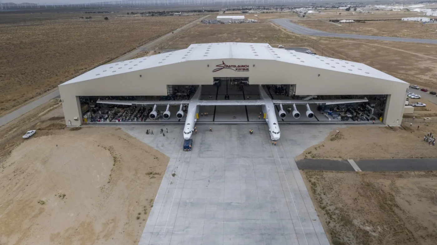 Miliarder Paul Allen dopiął swego. Oto największy samolot świata [ZDJĘCIA]