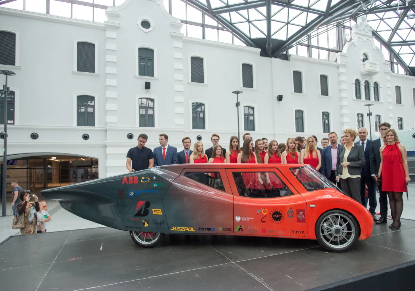 3023254-bolid-solarny-studentow-politechniki.jpg