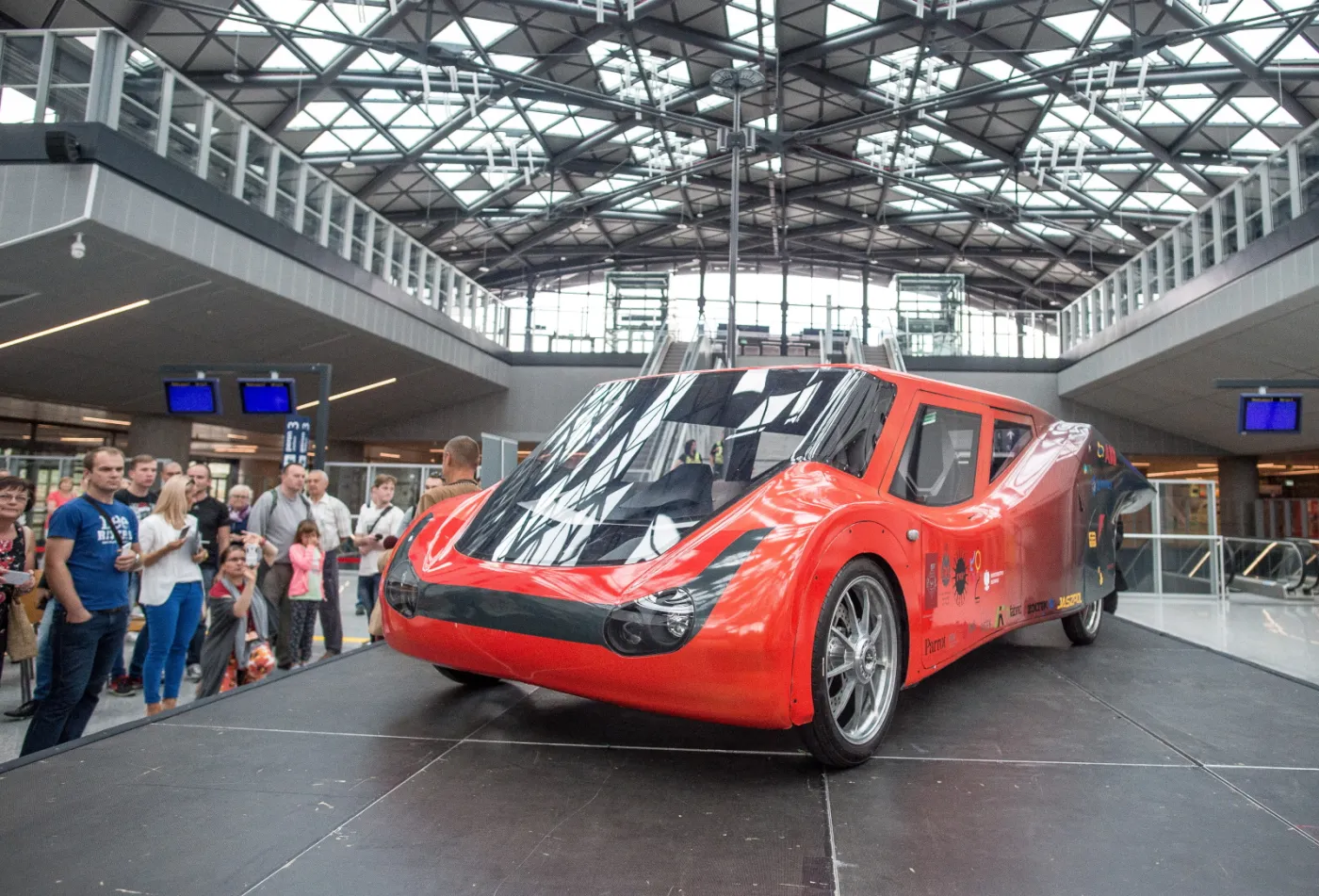 3023270-bolid-solarny-studentow-politechniki.jpg