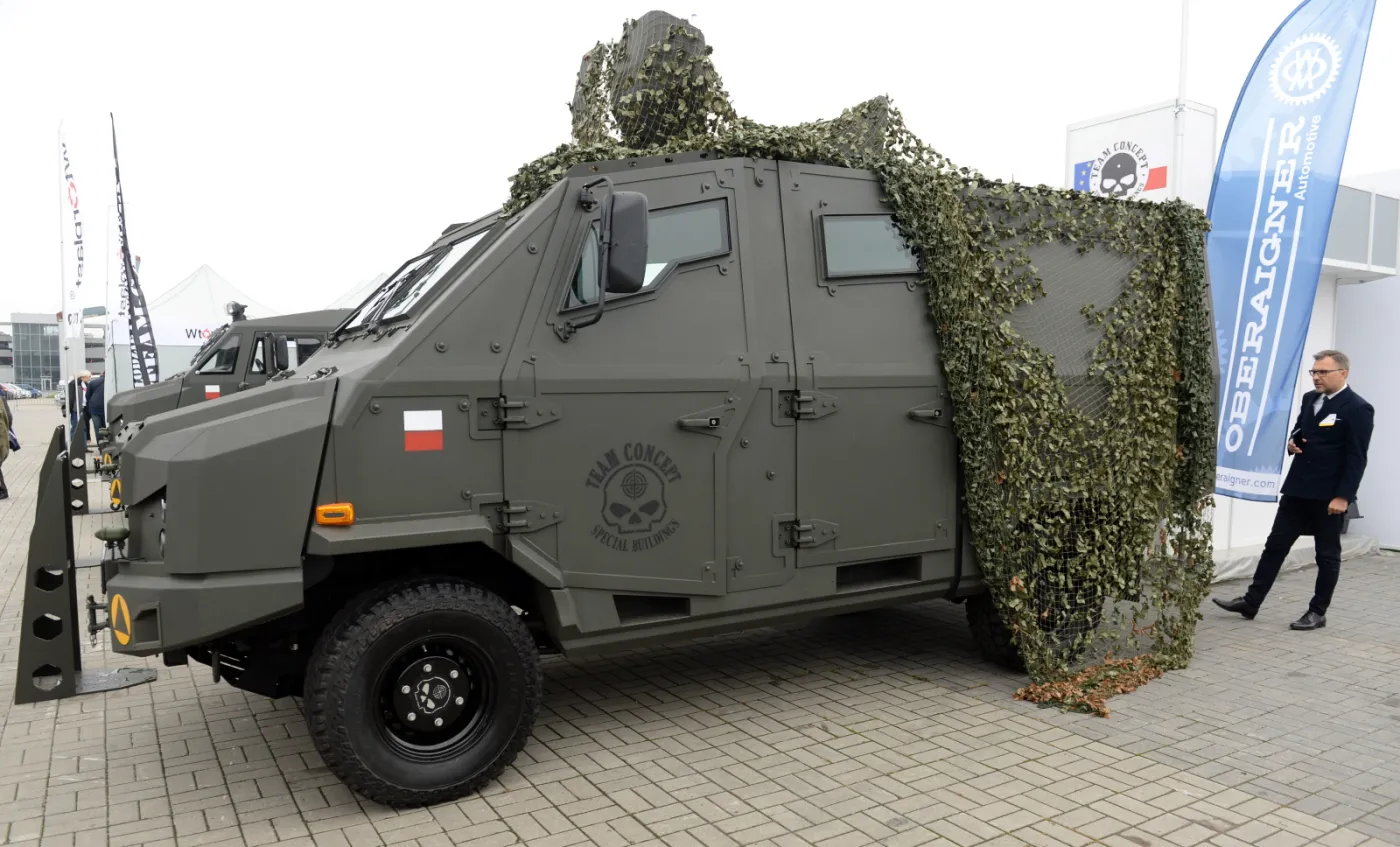 3076640-opancerzony-lekki-taktyczny-pojazd.jpg