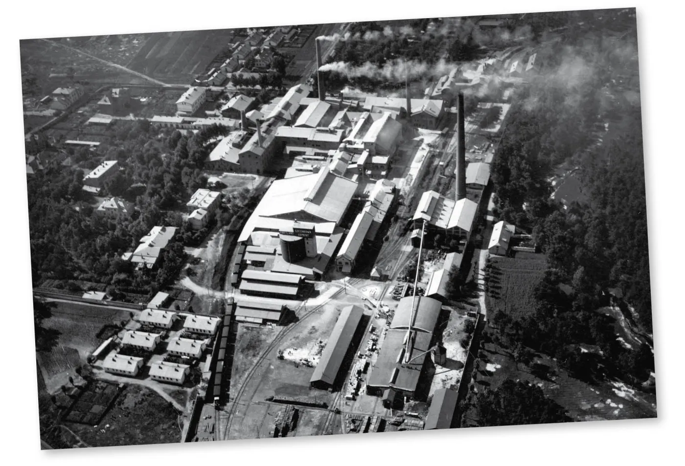 Zniszczona przez wojnę, podzielona przez zaborców. Odbudowa gospodarki była wielkim osiągnięciem II Rzeczpospolitej [DOKUMENTY]