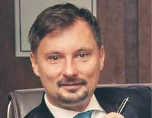 4148120-radoslaw-pacud-prawnik-i-ekonomista.jpg