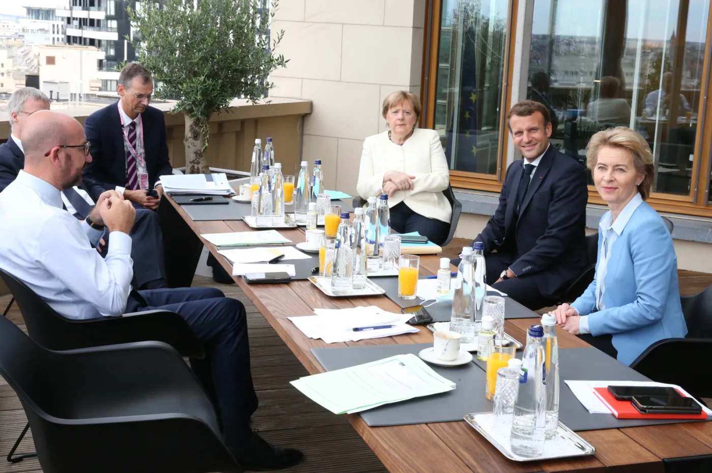 "Historyczna zmiana, wielki krok." Merkel i Macron chwalą porozumienie UE ws. odbudowy