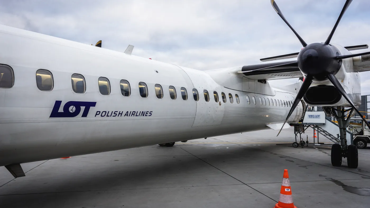 Blokada dalekich tras mocno uderza w LOT