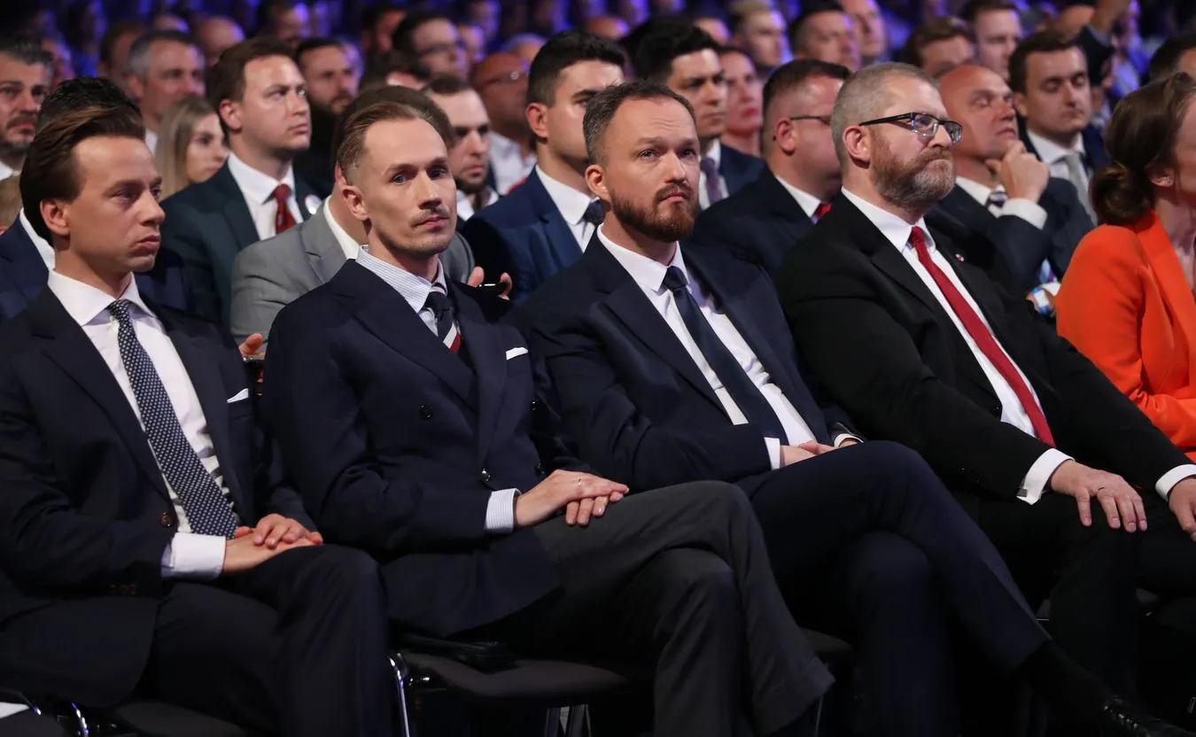 Konfederacja na celowniku koalicji rządowej i... opozycji