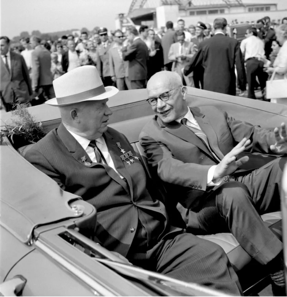 O włos od bratniej pomocy. Dlaczego rajd czołgów na Warszawę w 1956 r. został wstrzymany?