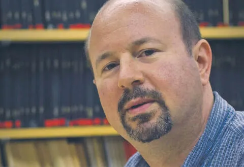 Asymetryczna wojna. Biznes prowadzi obłudną kampanię dezinformacji [WYWIAD]