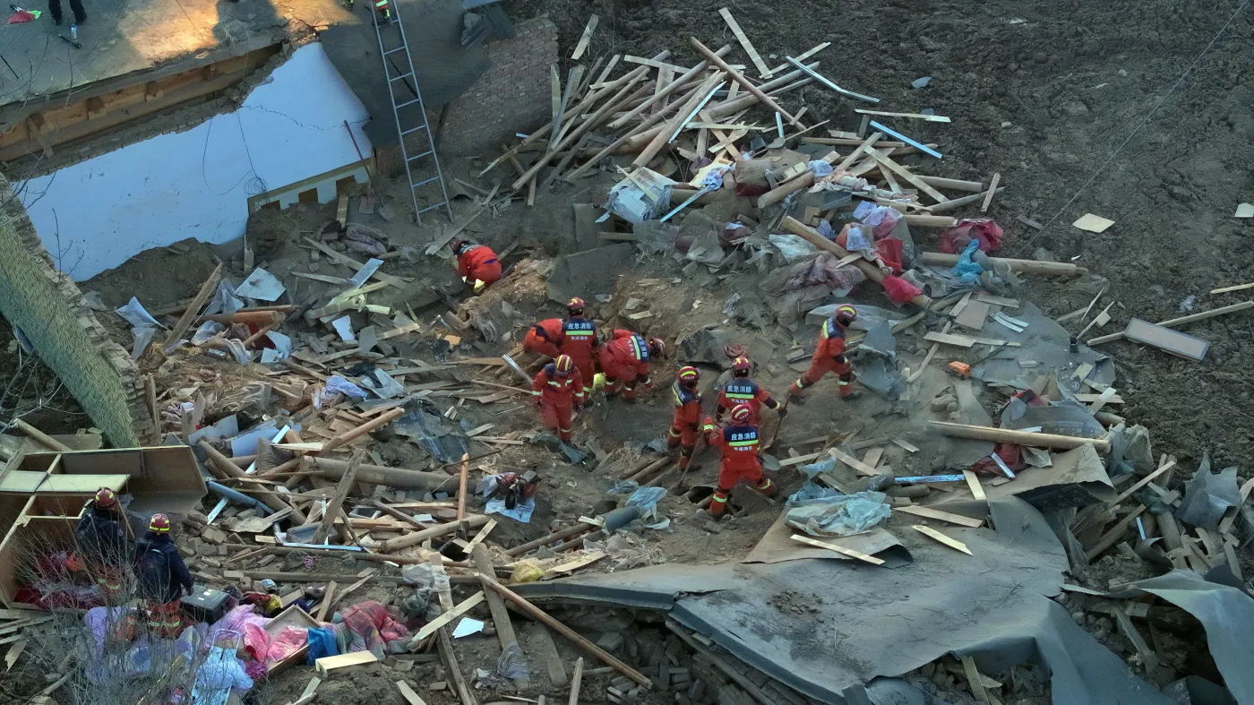 Trzęsienie ziemi w Chinach. Zginęło ponad 120 osób
