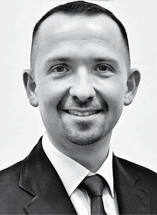 Adam Chmura, zastępca rzeczniczki praw dziecka, odpowiedzialny m.in. za sprawy małoletnich cudzoziemców w Polsce. Radca prawny, dawniej związany ze Stowarzyszeniem Interwencji Prawnej