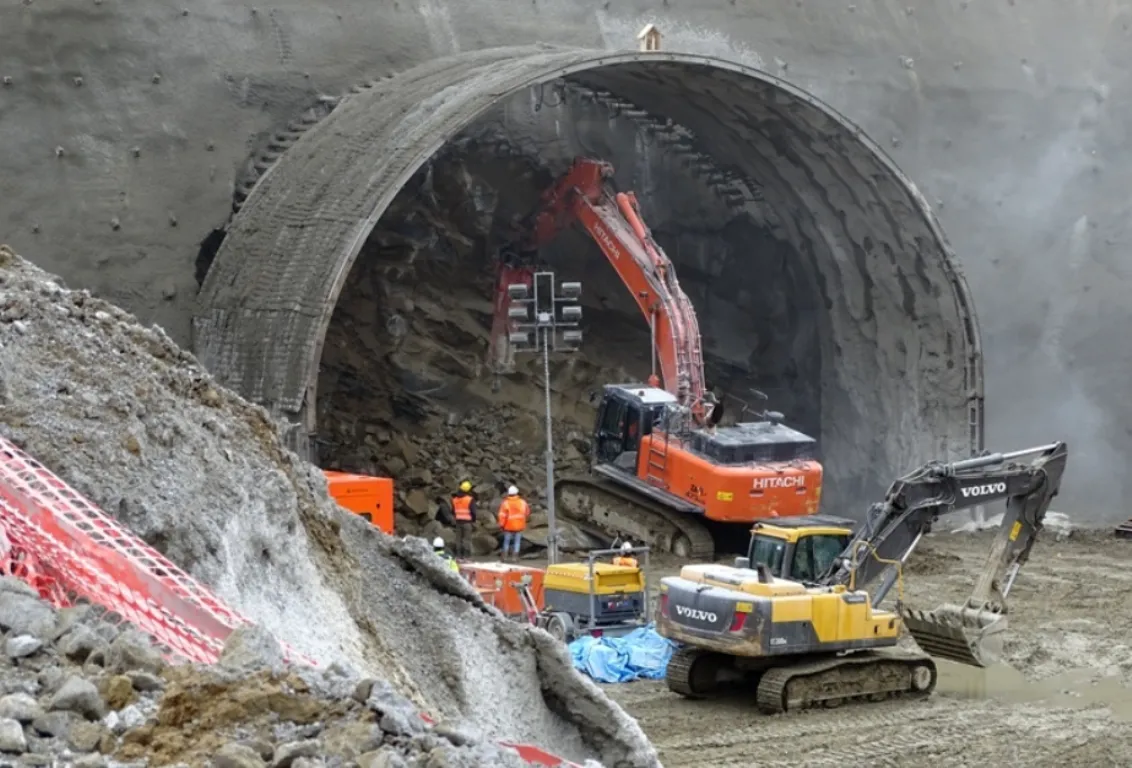 tunel na zakopiance pod Małym Luboniem