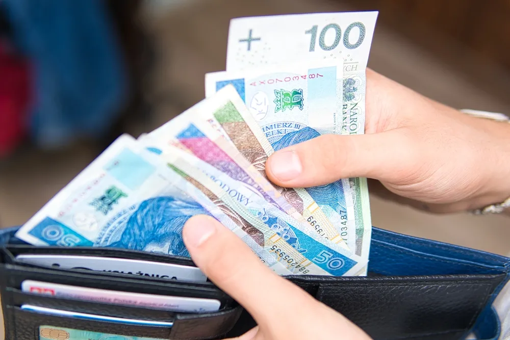 Emerytura niższa niż 1/3 przeciętnego wynagrodzenia? Niepokojąca prognoza MFW dla Polski