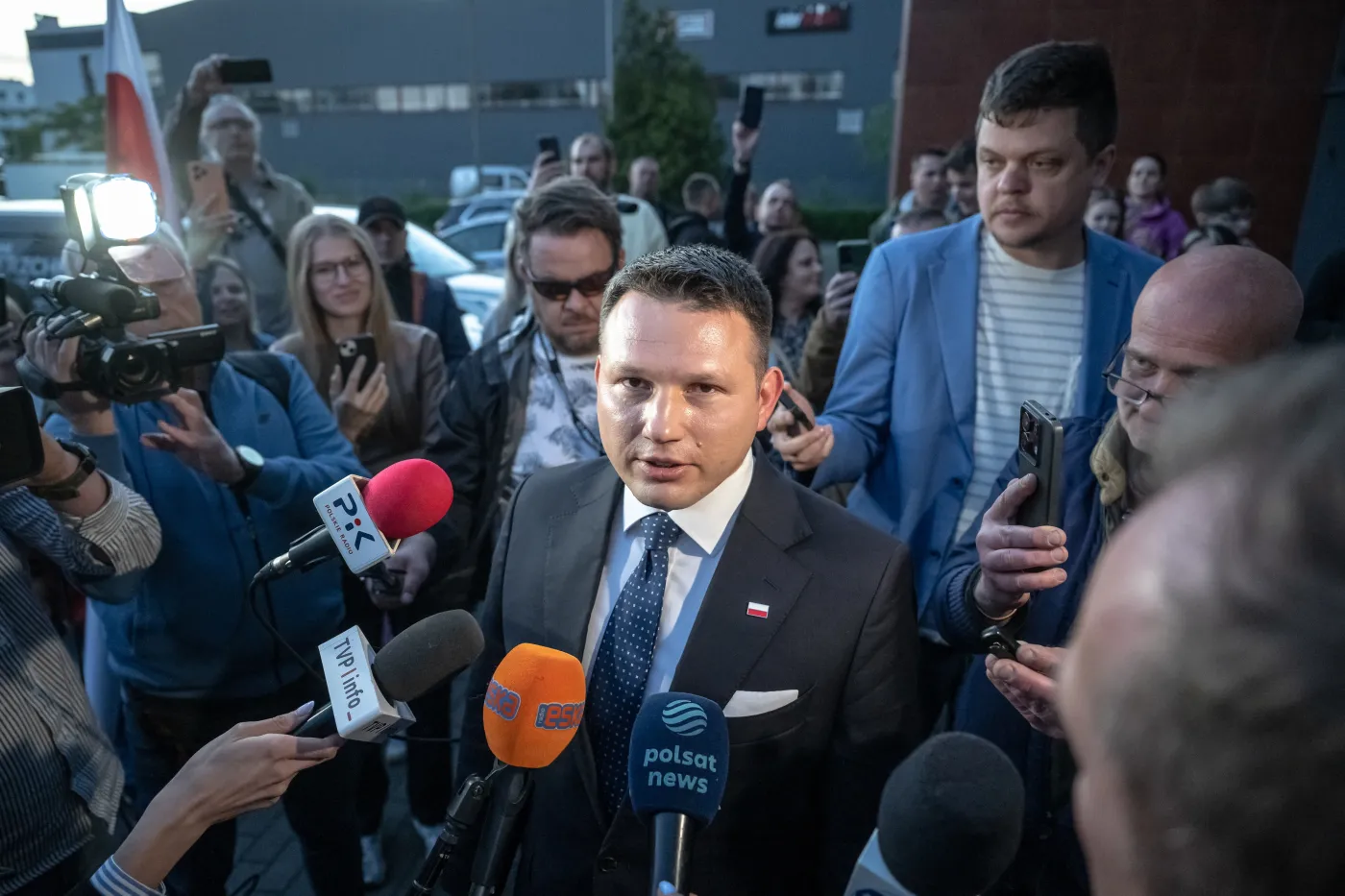 "Zdrada". Wyborcy Konfederacji ocenili piwo Mentzena z Trzaskowskim