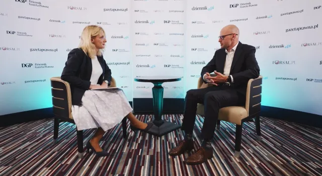 Karta płatnicza niezastąpiona w podróży