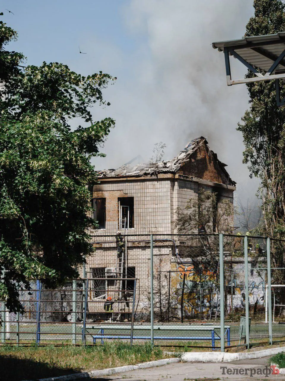 Zniszczony budynek TCK w Kremenczuku