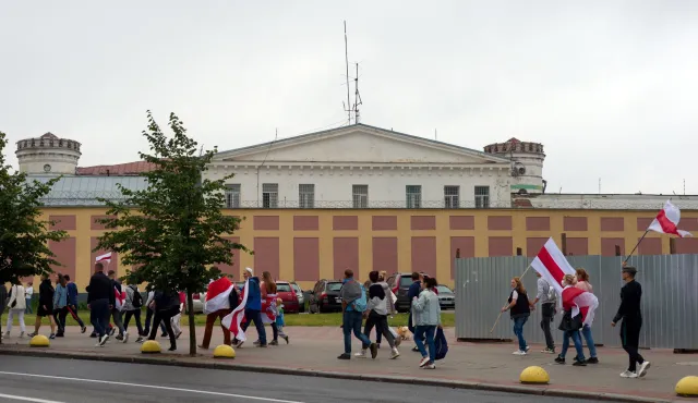 4 tys. osób skazanych za protesty przeciwko Łukaszence. Władze wciąż tropią protestujących