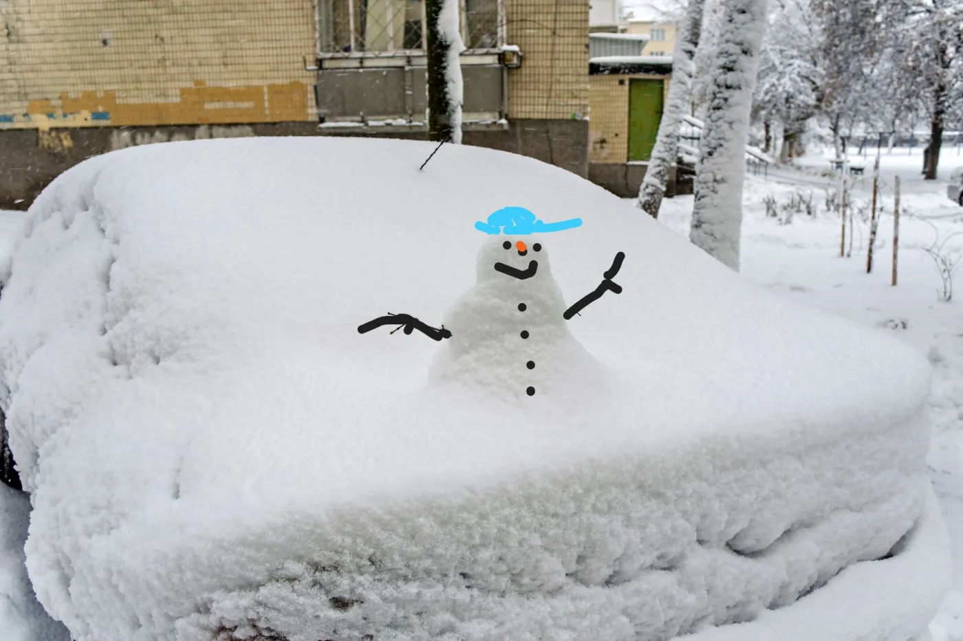 Mandat za nieodśnieżone auto 2026. Ile zapłacisz za jazdę na czołgistę?