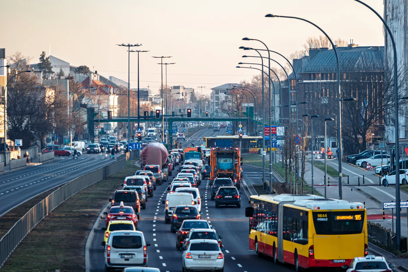 Autobusy z Łomianek będą jeździć bez korków. Jest zielone światło na buspasCity