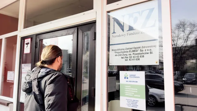 Kto może iść do lekarza „bez kolejki”? Lista osób uprzywilejowanych
