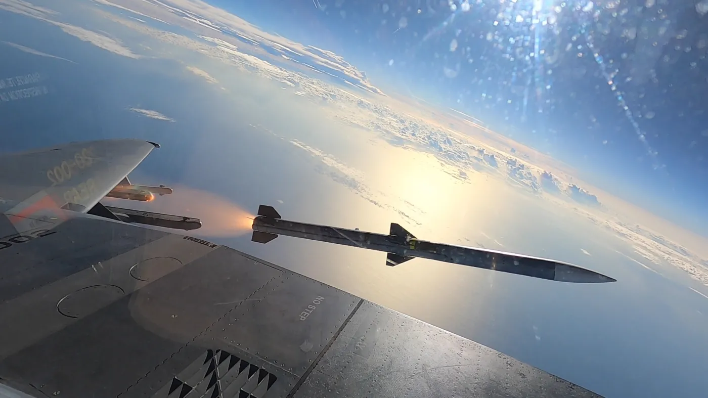 Pazury dla naszych Jastrzębi. Polska zakupiła setki pocisków AIM-120 AMRAAM dla F-16