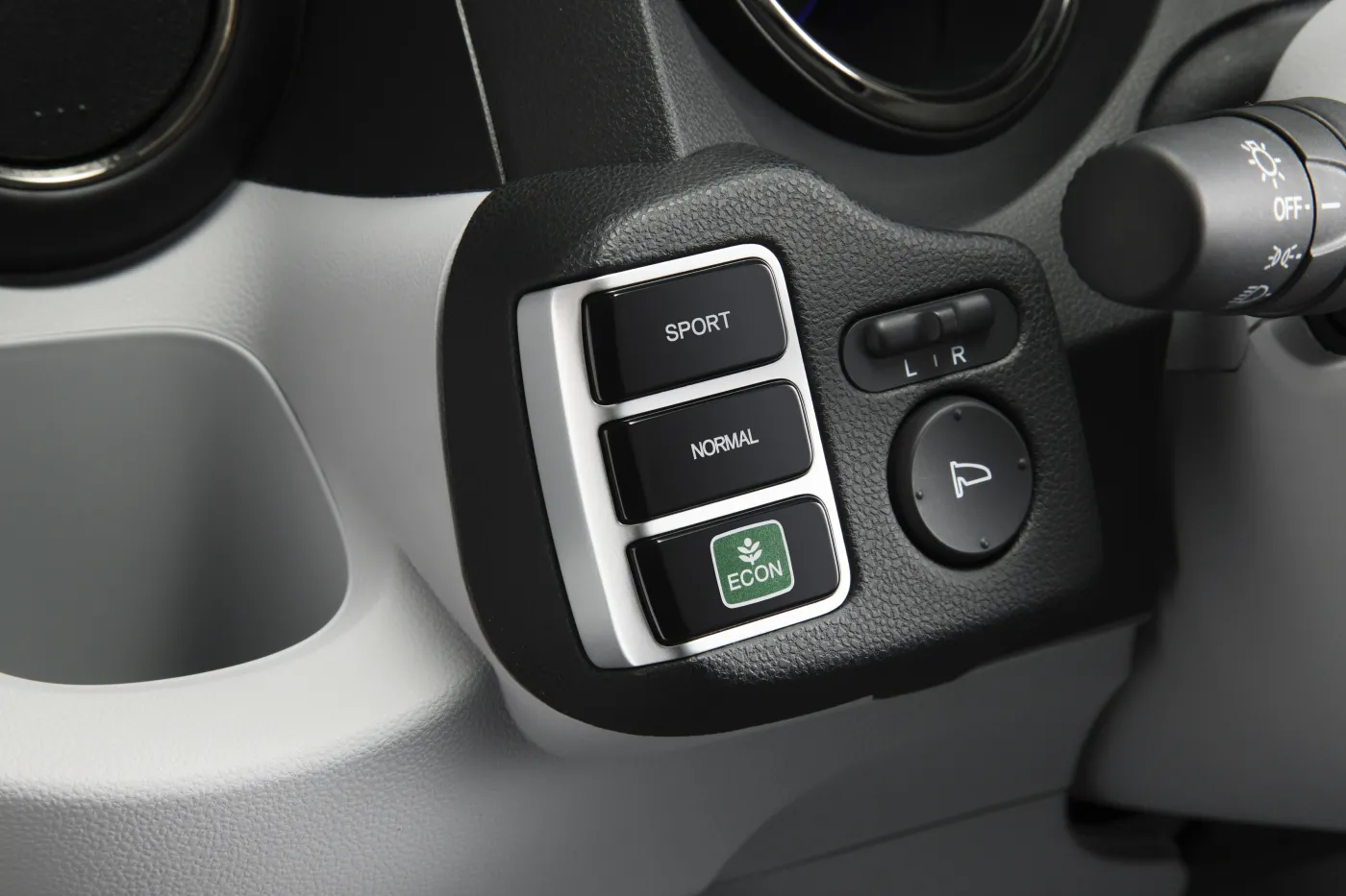 2010_honda_laas_06_fit_ev_concept_3_mode_286773.jpg