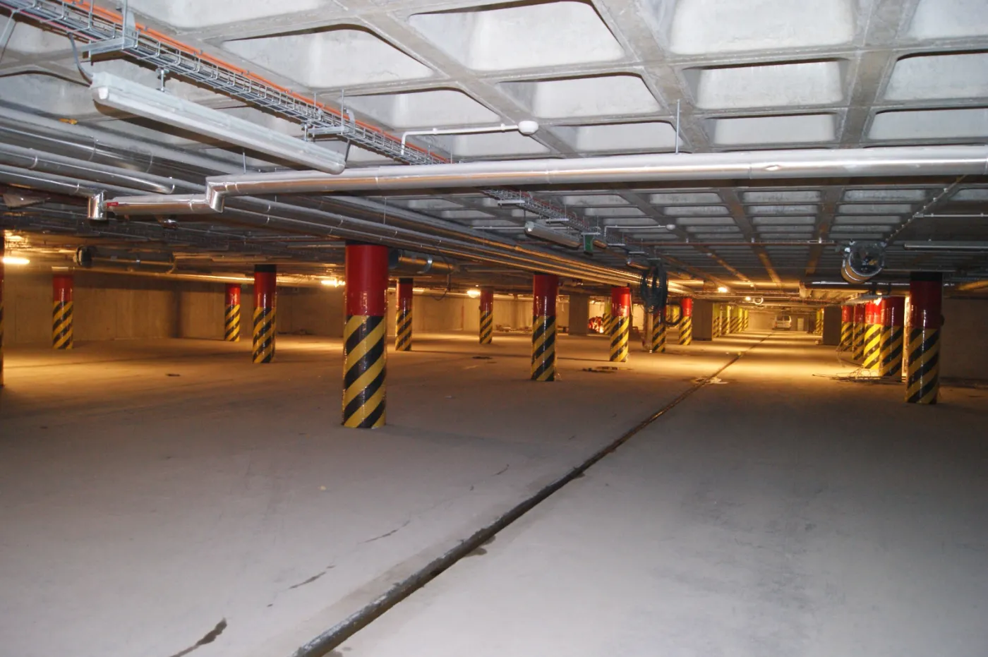 822134-parking-podziemny-dworca-wroclaw-glowny.jpg