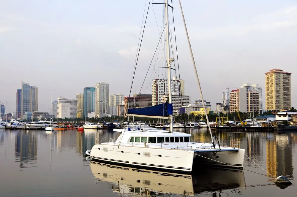 1360405-white-sailboat-anchored-in-manila-bay.jpg