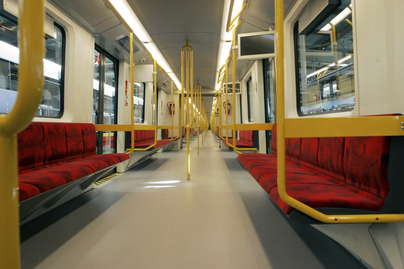 1509853-06-10-2013-warszawa-metro-warszawskie.jpg